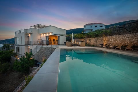 Luxury Villa Envivo Komiža with pool and pro gym