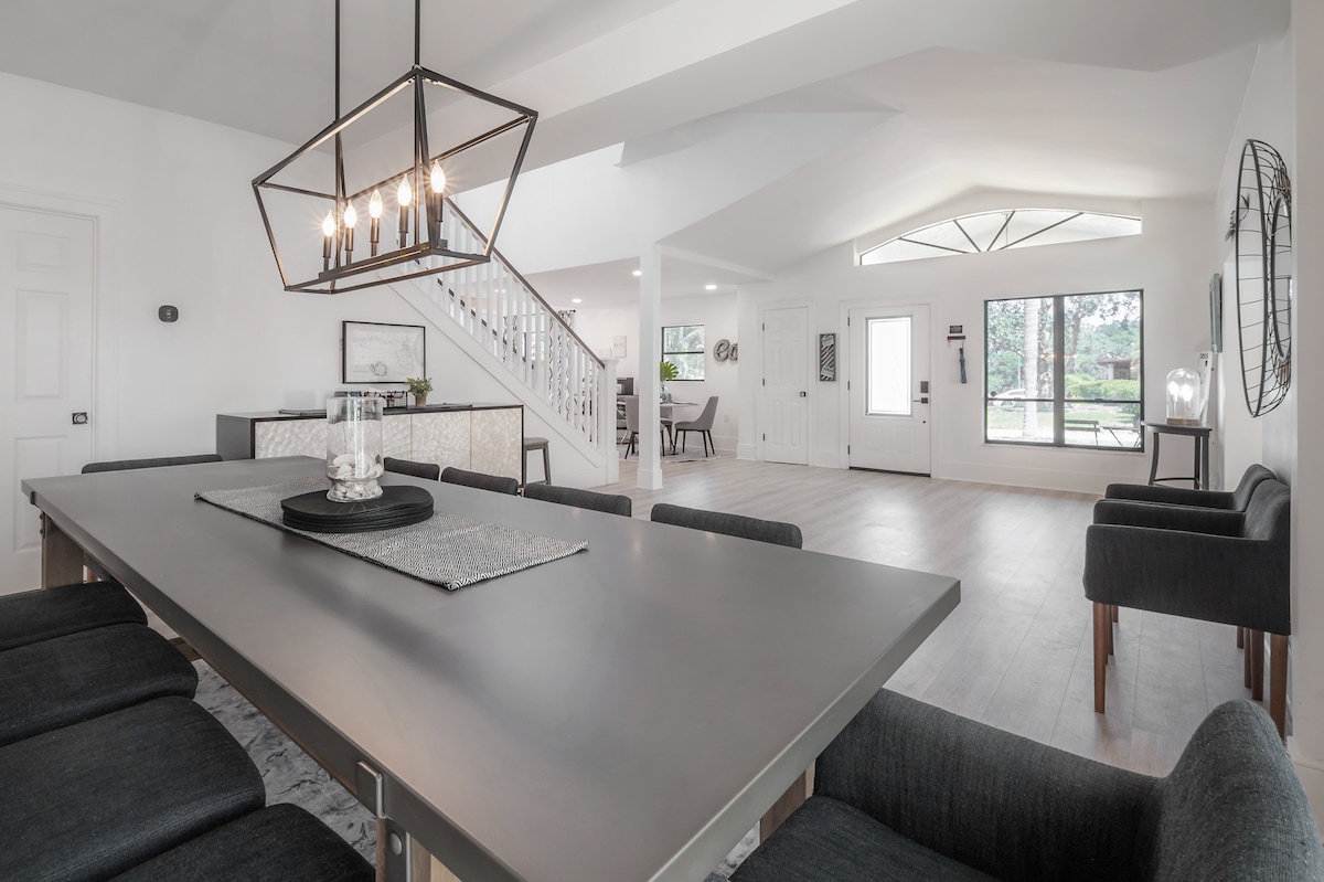 luxe-spacious-riverhills-chateau-heated-pool-huge/