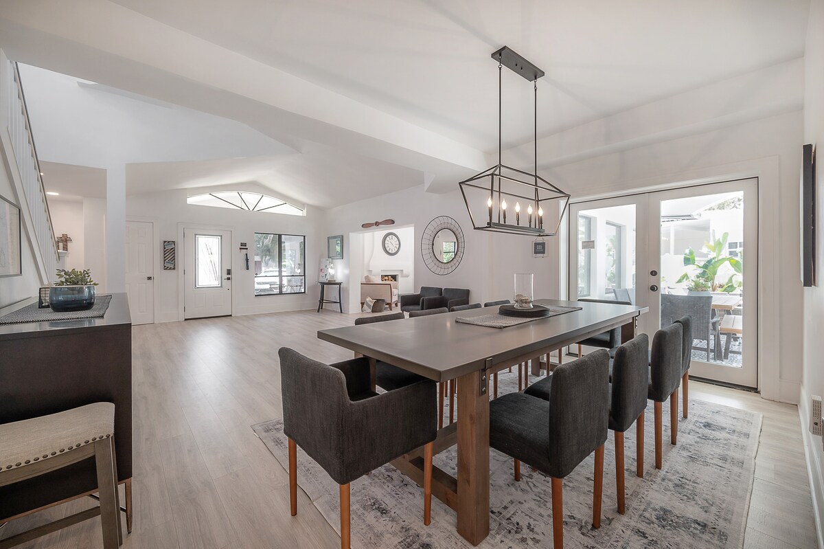 luxe-spacious-riverhills-chateau-heated-pool-huge/
