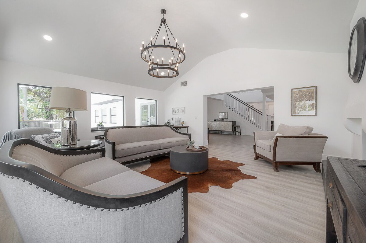 luxe-spacious-riverhills-chateau-heated-pool-huge/