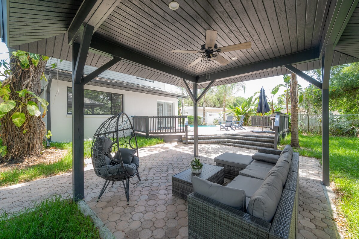 luxe-spacious-riverhills-chateau-heated-pool-huge/