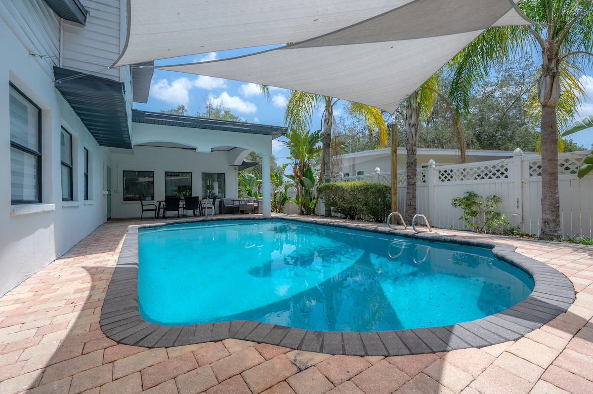 LUXE Spacious RiverHills Chateau*HEATED POOL* HUGE