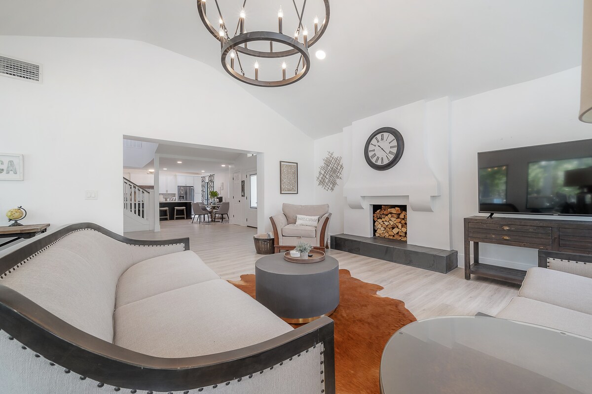 luxe-spacious-riverhills-chateau-heated-pool-huge/