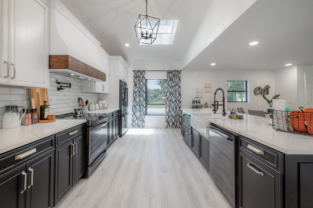 luxe-spacious-riverhills-chateau-heated-pool-huge/