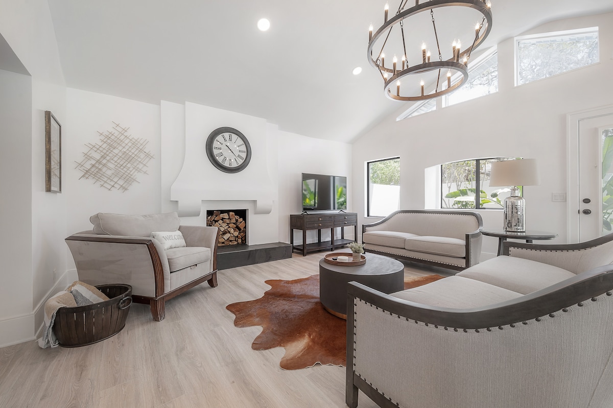 luxe-spacious-riverhills-chateau-heated-pool-huge/