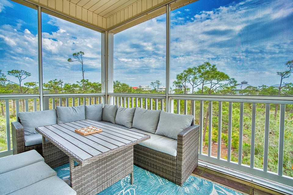 Screened in porch