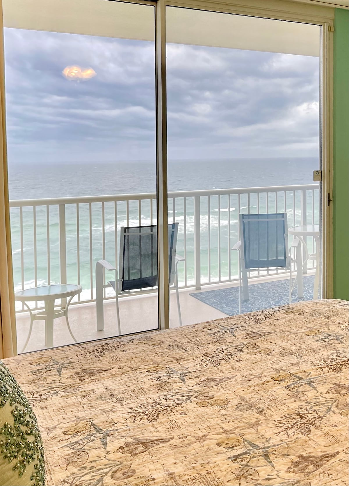 Balcony access Spacious Beachfront Condo with Beachfront Master!