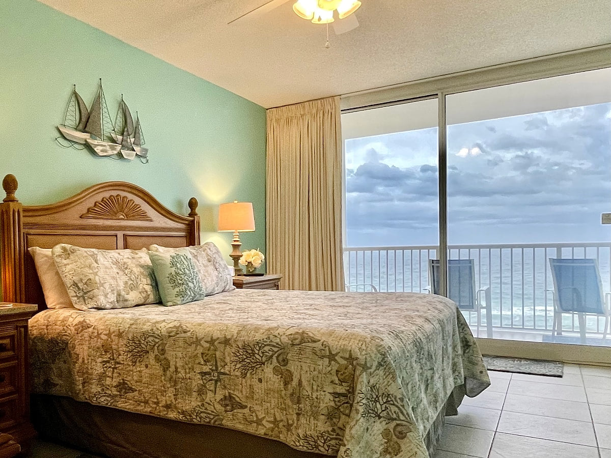Beachfront master suite with king bed, en suite master bath and balcony access