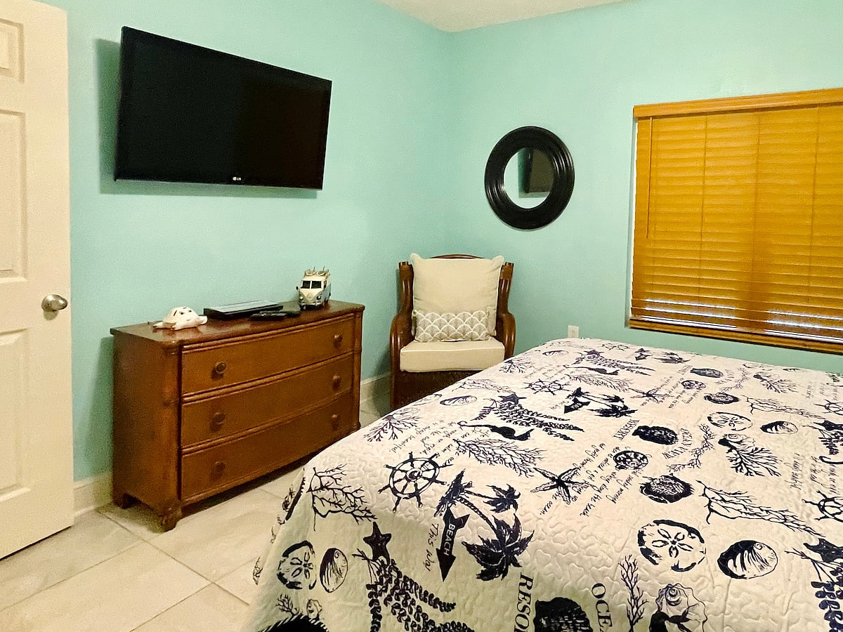 2nd bedroom
