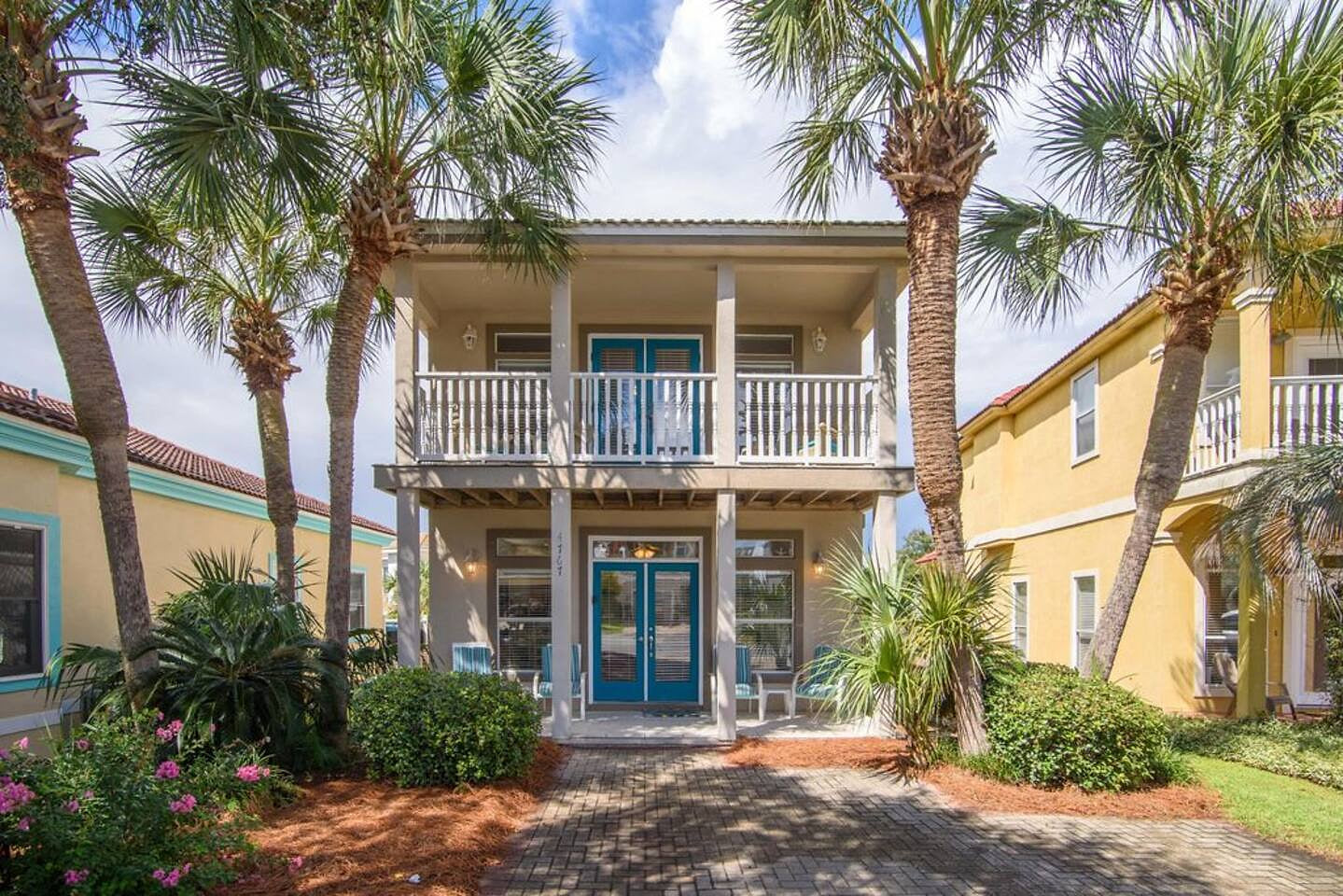 Tropical Breeze Beach Home Heated Pool & Golf Cart