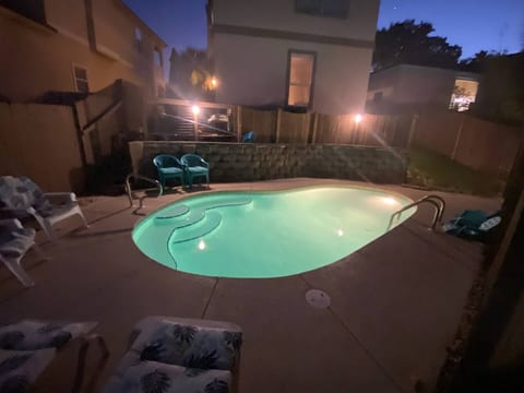 Tropical Breeze Beach Home Heated Pool & Golf Cart
