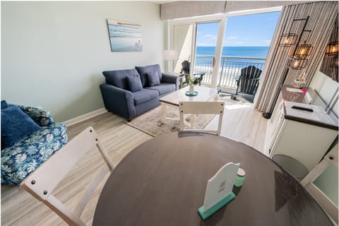 Direct Oceanfront, Beautifully Decorated