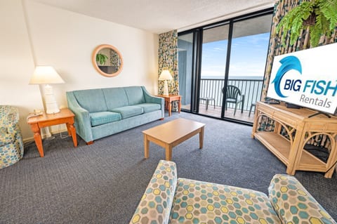 Living Room with Stunning Views🌊☀️