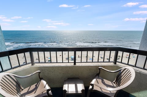 Balcony with Amazing Views of the Ocean🌊☀️
