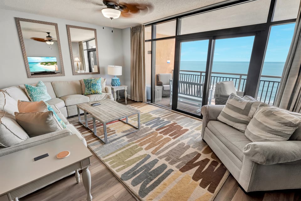 Amazing Living Room with Views of the Ocean 🌊☀️