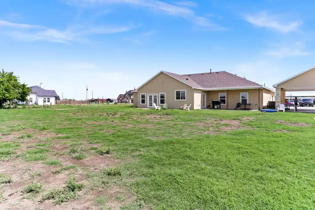 A lot of space for pets in the backyard - MultiFam Country Home for 20+ guests! Events Ok - Joshua