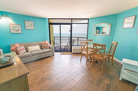 Amazing Living Room with Views of the Ocean 🌊☀️