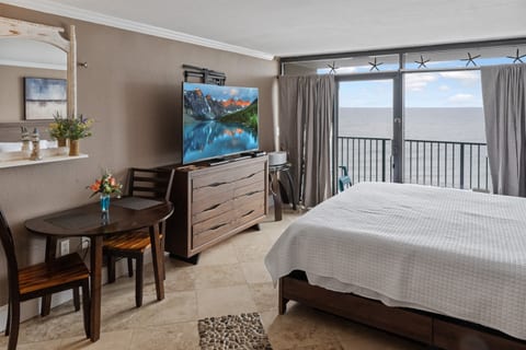 Large Living Area with Views of the Ocean, Beautifully Decorated