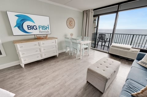 Room with Stunning Views🌊☀️