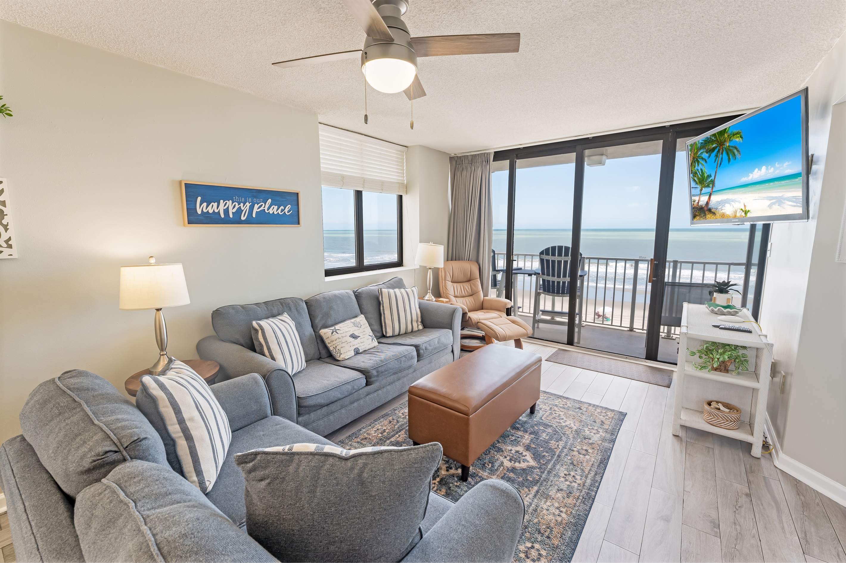 Amazing Living Room with Views of the Ocean 🌊☀️