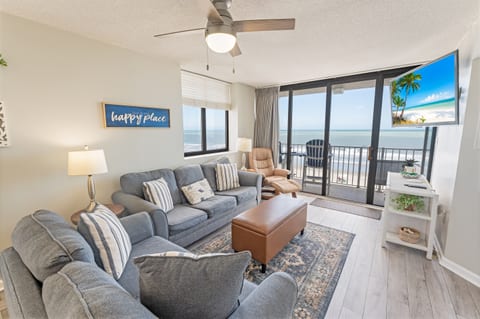 Amazing Living Room with Views of the Ocean 🌊☀️
