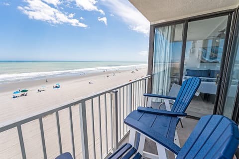 Balcony with Amazing Views of the Ocean🌊☀️
