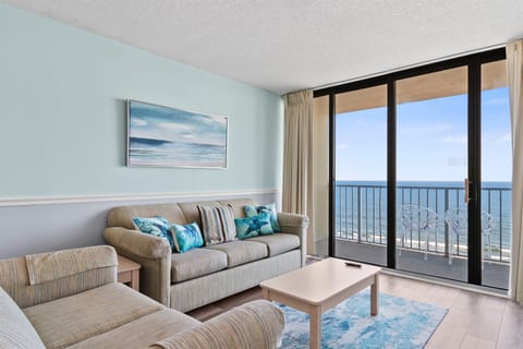 Large Family Area, Direct Oceanfront Views!