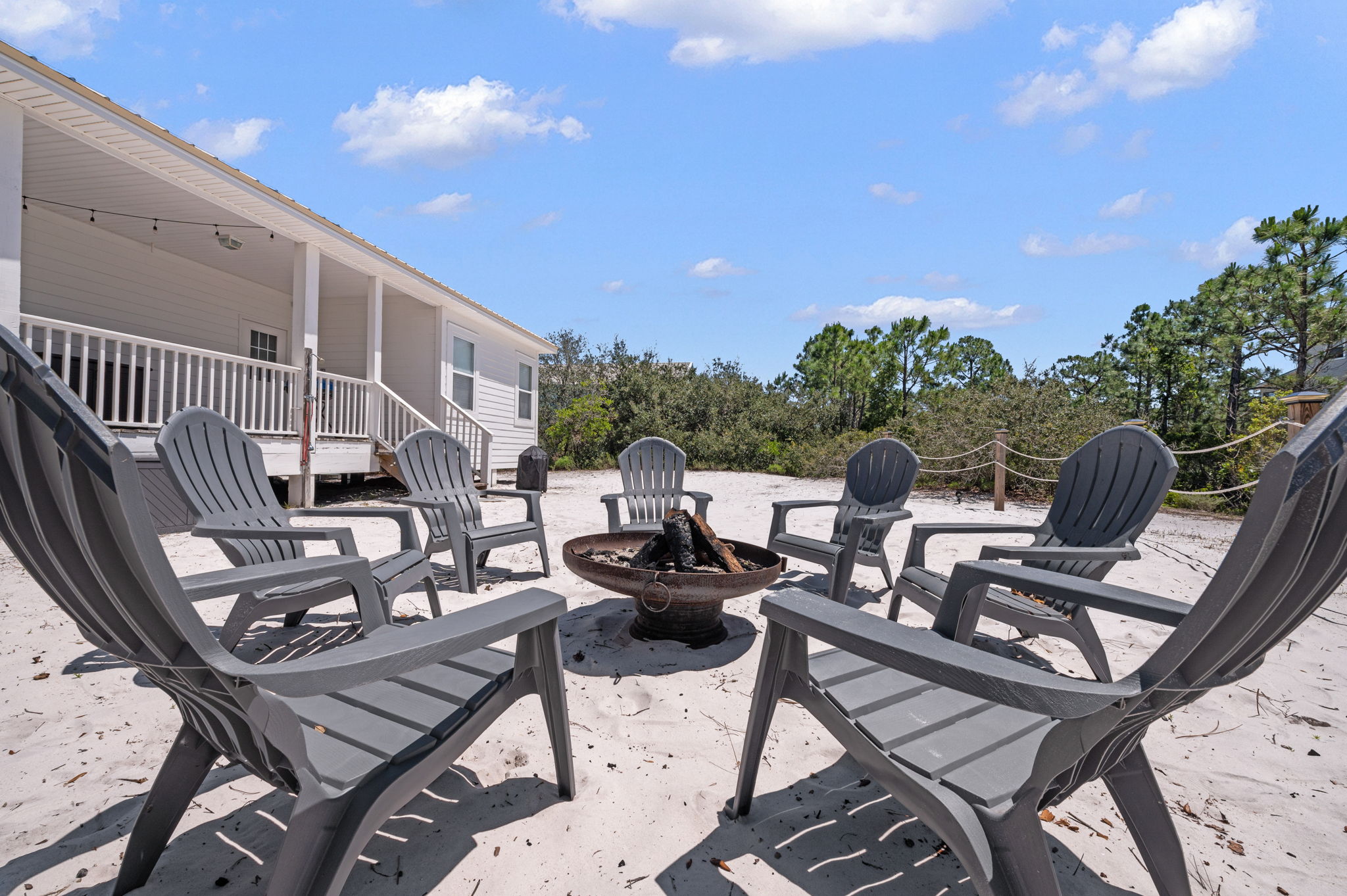 Create an unforgettable outdoor ambiance with our fire pit! Perfect for gatherings with friends and family, our fire pit is made from durable materials and features a stylish design that will complement any outdoor space.