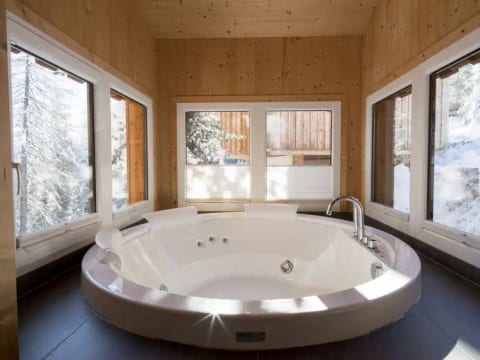 #28 mit Sauna und Sprudelbad innen