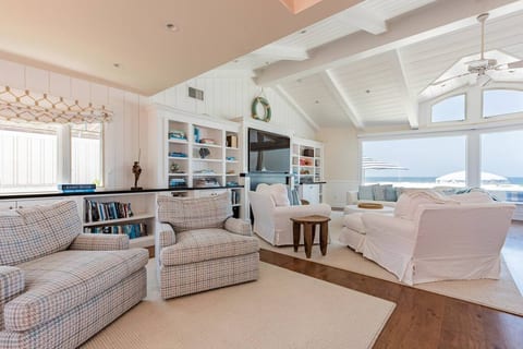 La Jolla Shores Beachfront Luxury Villa