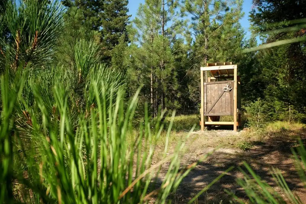 A guest favorite -- the solar powered, gravity fed shower.  It's a perfect summer amenity!  A solar shower is exactly that - your showers are dictated by the weather and the temperature outdoors. - Stargazer - Bonner-West Riverside