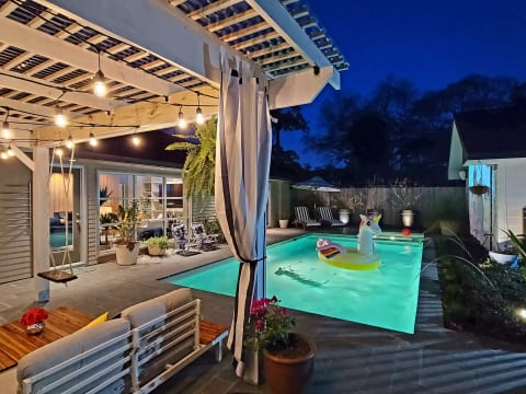 *Hot tub* Bungalow in Houston