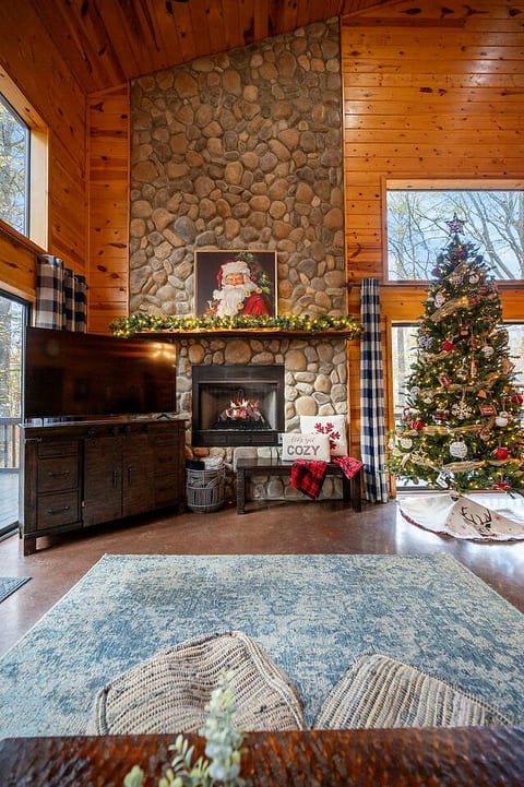 Secluded Cabin Oasis-Sleeps 10-Hot Tub- Deck Slide