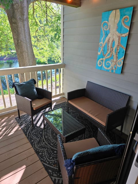 Dew Be Salty- Lux Pond View beach condo w/ Pool 