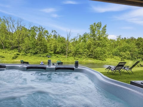 Rest & Relaxation! Log home, hot tub, fishing.