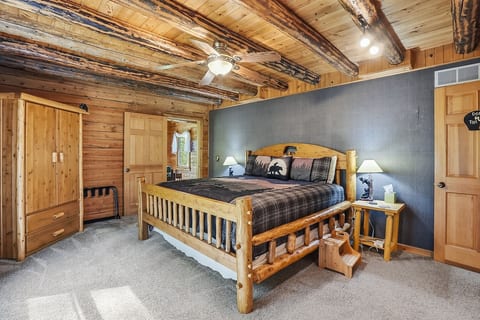 Rest & Relaxation! Log home, hot tub, fishing.