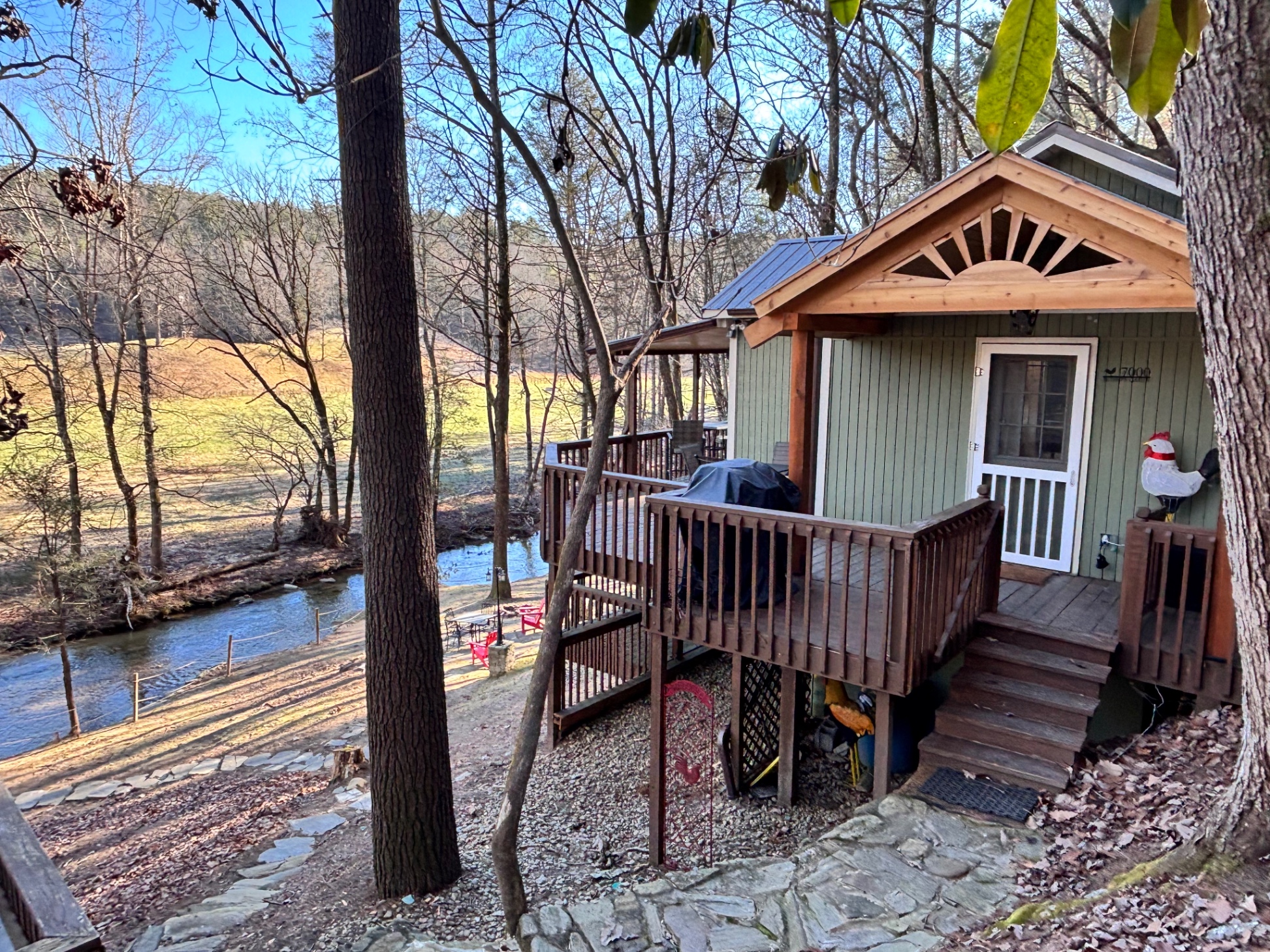 Secluded Creekside Cabin - wood fired hot tub