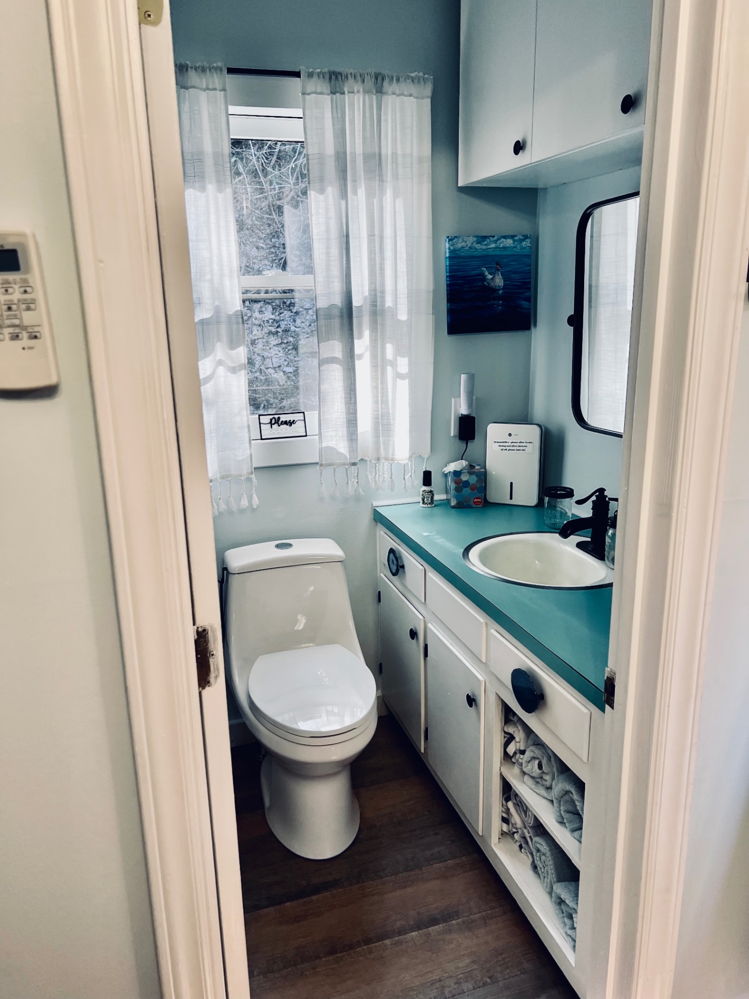 Secluded Creekside Cabin - wood fired hot tub