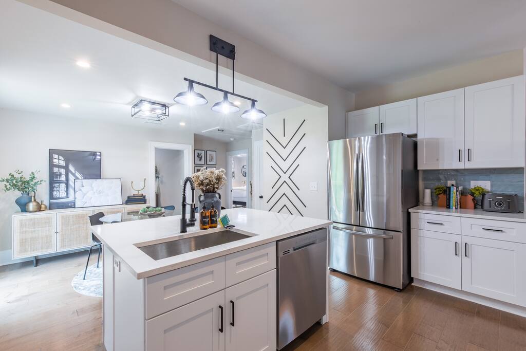 Prepare your favorite meals in the spacious, fully equipped kitchen.