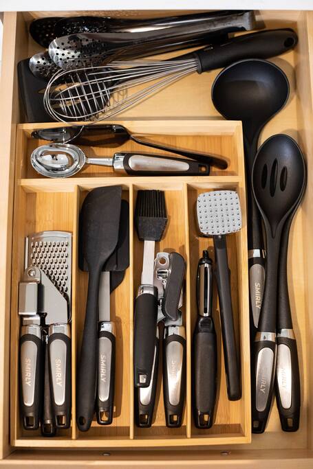 Don't you hate when a kitchen lacks basic utensils? Well, that's not the case here.