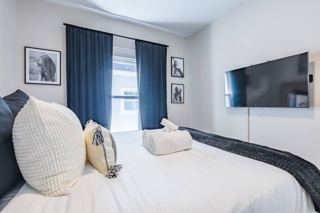 Tuck yourself to sleep by watching your favorite TV show straight from the bed.