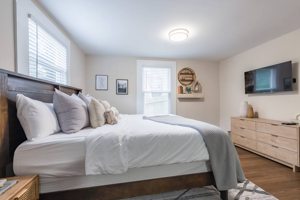 Let the sunshine fill out space. Large glass windows allow for plenty of natural light.