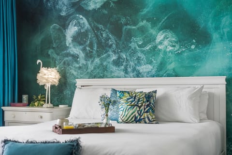 Emerald Waters Escape - The Majestic (PCB, FL)