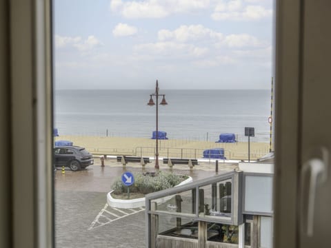 Beach House with lateral seaview