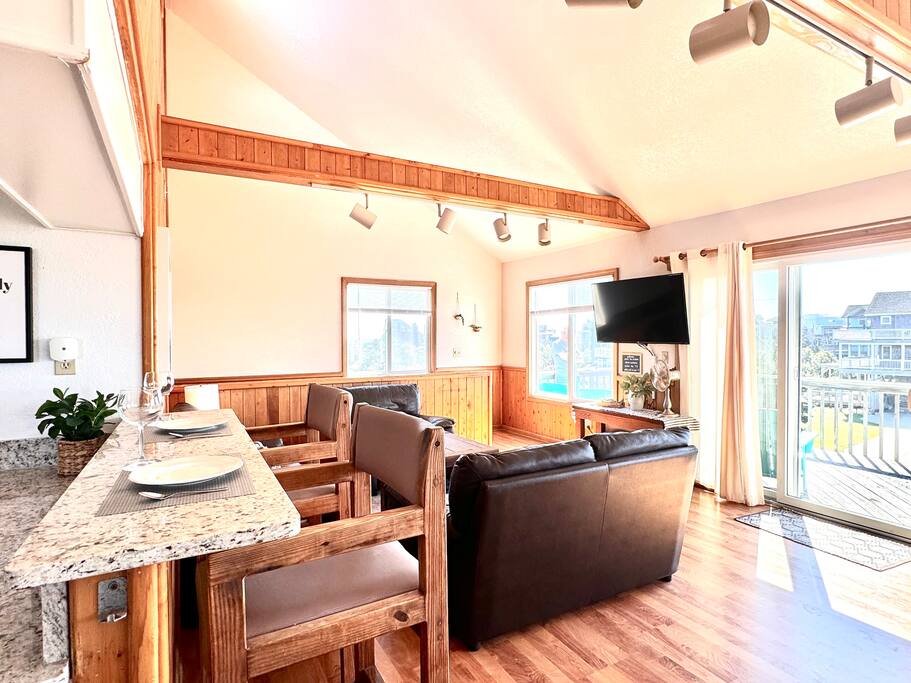 Upper level great room equipped with seating for the whole family stocked with family-friendly board games and a 50" Roku Smart TV with Guest Mode enabled. - 4 BR W/Hot Tub! 5 Min Walk to   Beach  Friendly - Outer Banks