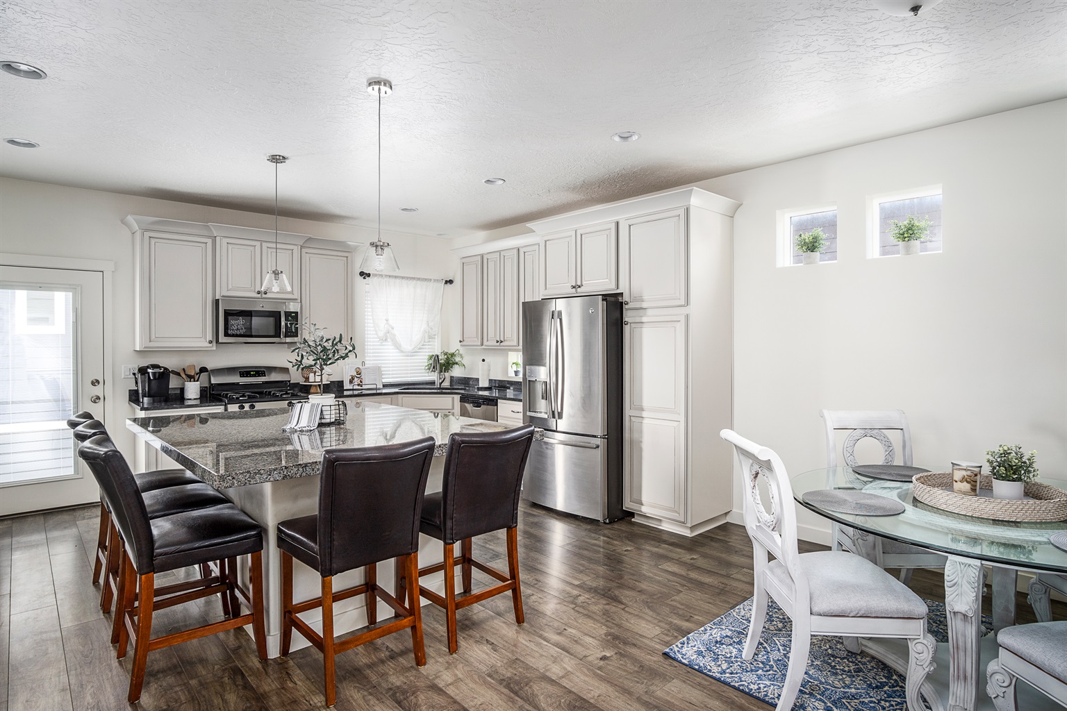 beautiful-4-bedroom-private-home-with-easy-access-to-provo-and-slc/