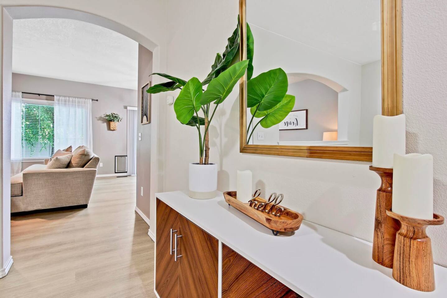 gorgeous-4-bedroom-home-with-pool-access/