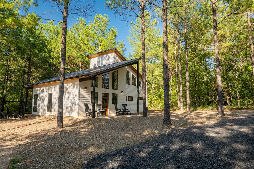 Nature abounds with this very private cabin.
