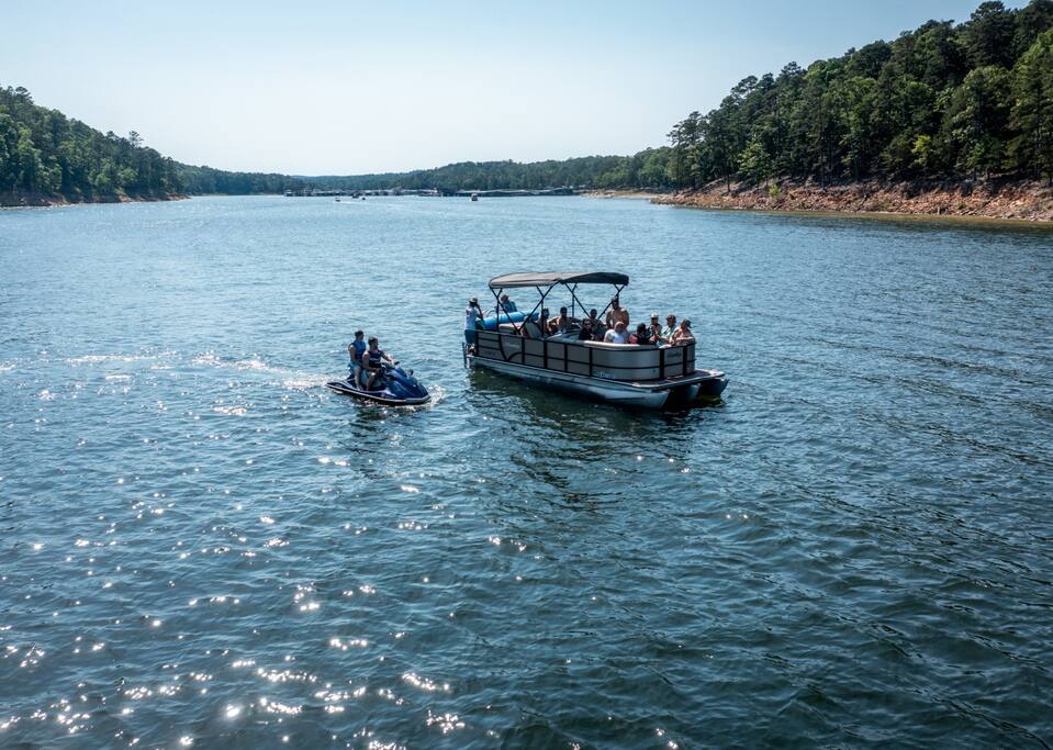 Yes, please! Jet ski & boat rentals are available through Broken Bow Lake Marina.