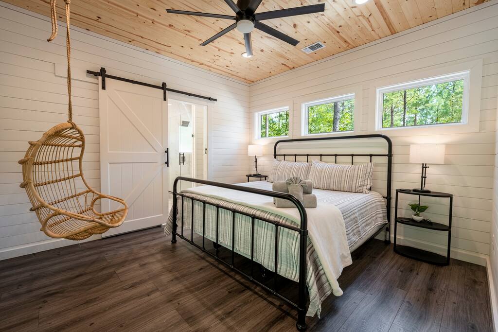 Luxe Cabin*Hot Tub*Fire Pit*Outdoor Movie*Hammocks